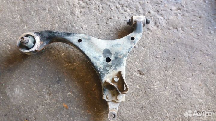 Hyundai i30 передний левый рычаг