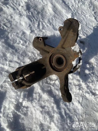 Левый поворотный кулак volkswagen polo