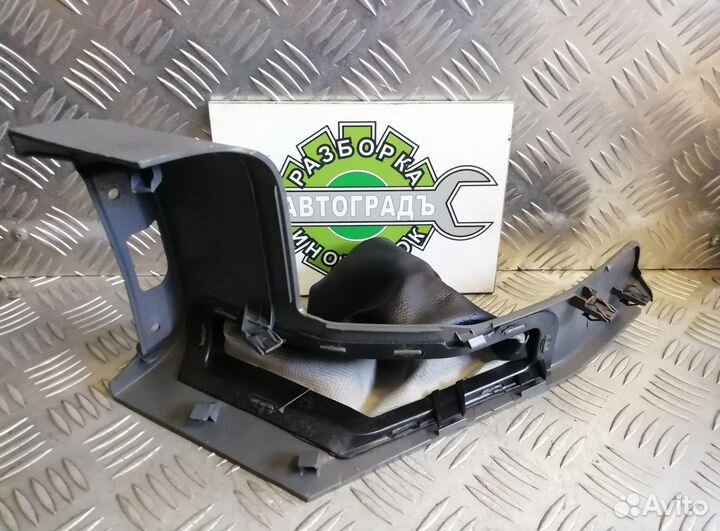 Кожух ручника Ford Focus 2 2009г