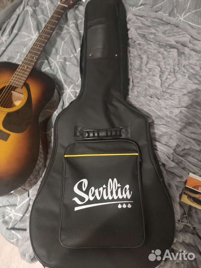 Акустическая гитара yamaha