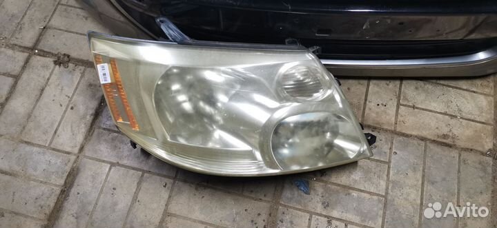 Фара правая Toyota Alphard ANH10W