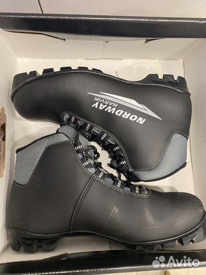 Лыжные ботинки,лыжи