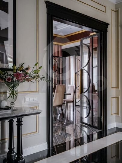 Дом 697 м² на участке 30,7 сот.