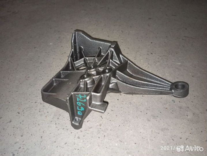 Кронштейн компрессора кондиционера Шевроле Нива