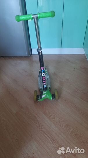 Самокат детский со светящимися колесами