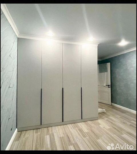 Распашной шкаф