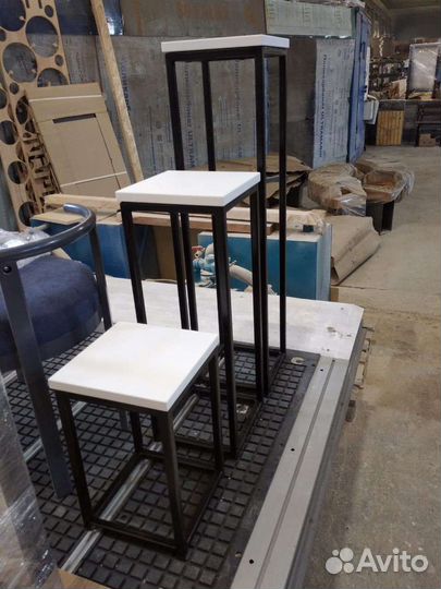 Подставка для цветов напольная металлическая