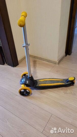 Самокат трехколёсный фирмы Capella