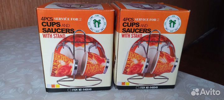 Заварочный чайник и чашечки для кофе