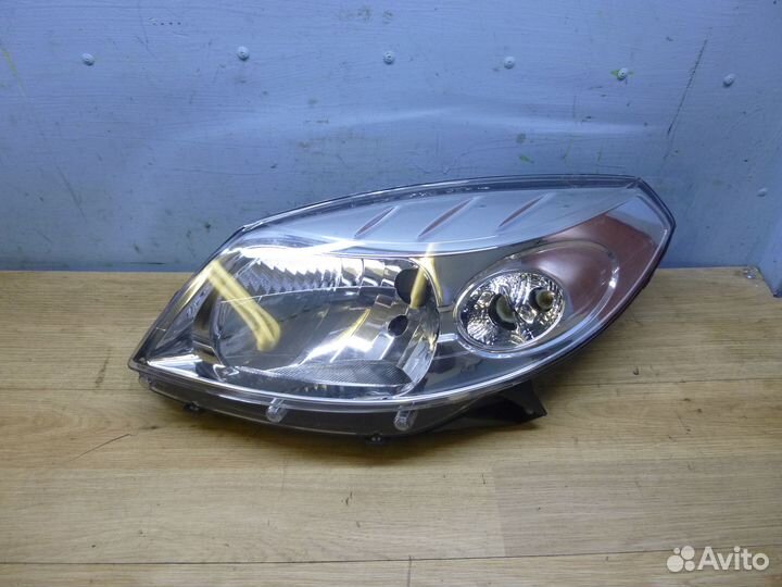 Фара левая Renault Sandero 1