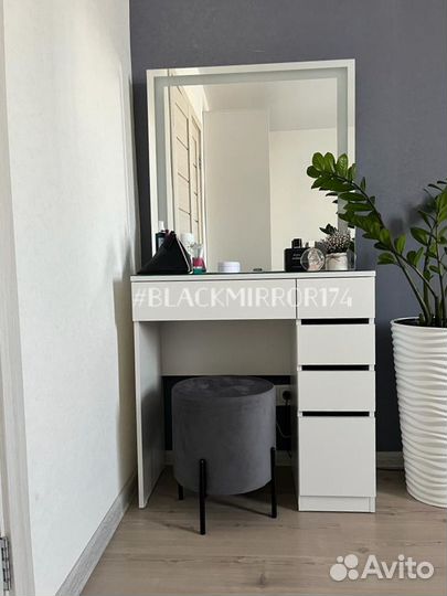Столик гримерный с подсветкой и зеркалом