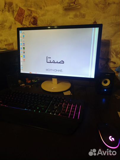 Монитор, клавиатура, и мышка