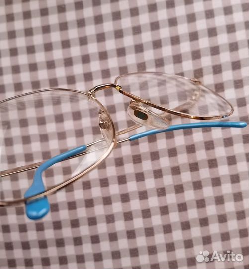 Очки с голубыми дужками