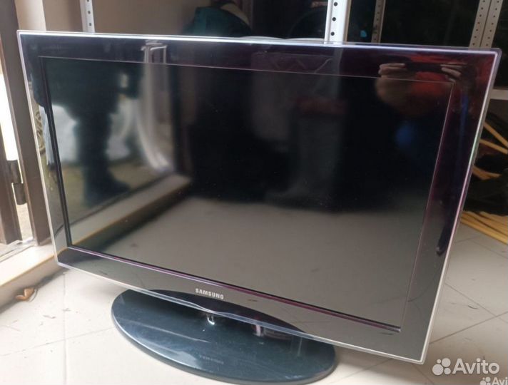 Samsung 32 дюйма. Телевизор