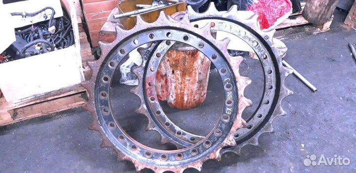 Звездочка Hyundai R210NLC-7 81EM-10013