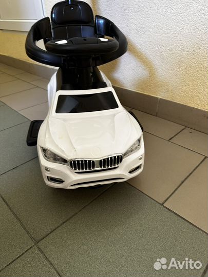 Машинка-каталка бмв