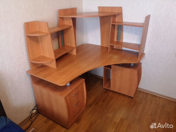 Компьютерный стол