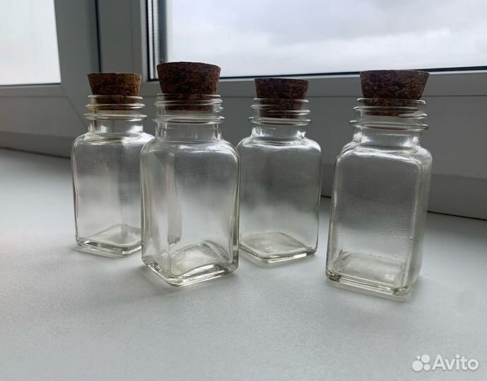 Бутылки с пробками для масла
