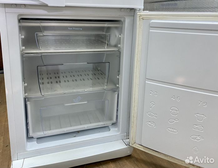 Холодильник Indesit