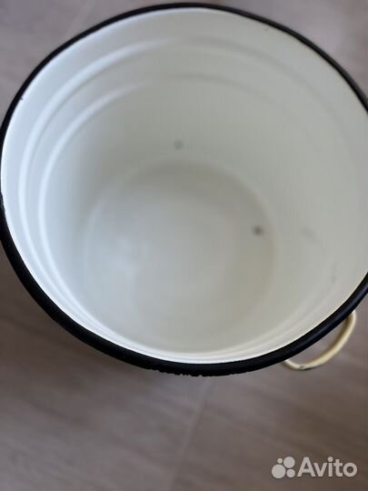 Кастрюля эмалированная большая