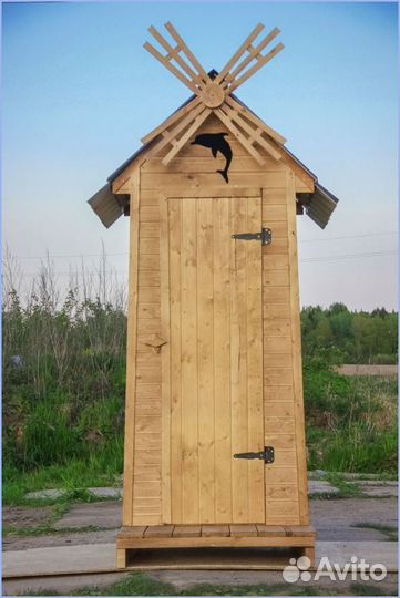 Уличный туалет с декором HBN