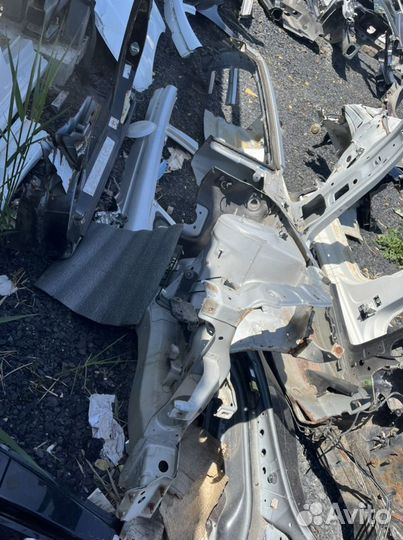 Передняя левая четверть Suzuki Grand Vitara