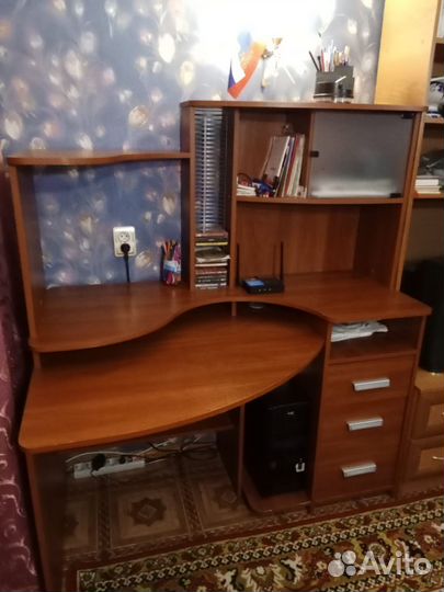 Компьютерный стол угловой с полками бу