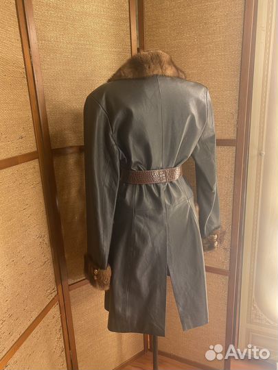 Кожаное пальто на осень с норкой