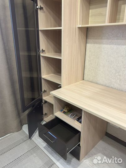 Уголок школьника стол со шкафчиками Шатура