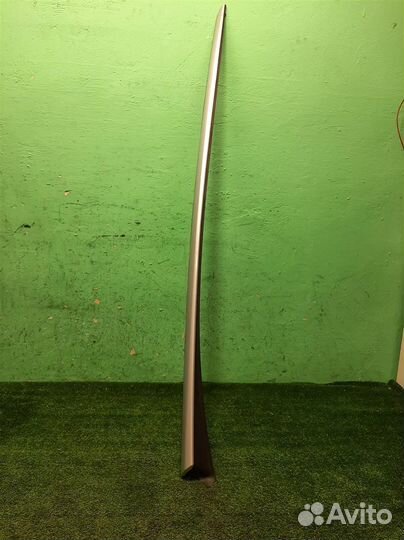 Молдинг лобового стекла правый Peugeot 3008 2010