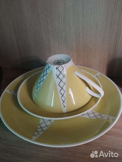 Чашка с блюдцем и тарелкой