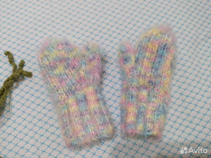 Варежки, носочки вязаные