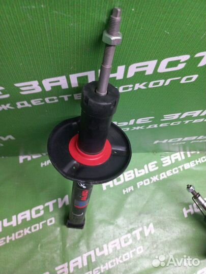 Задняя стойка амортизатора Volkswagen Golf 1995