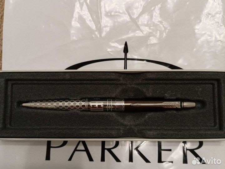 Шариковая ручка Parker London Jotter