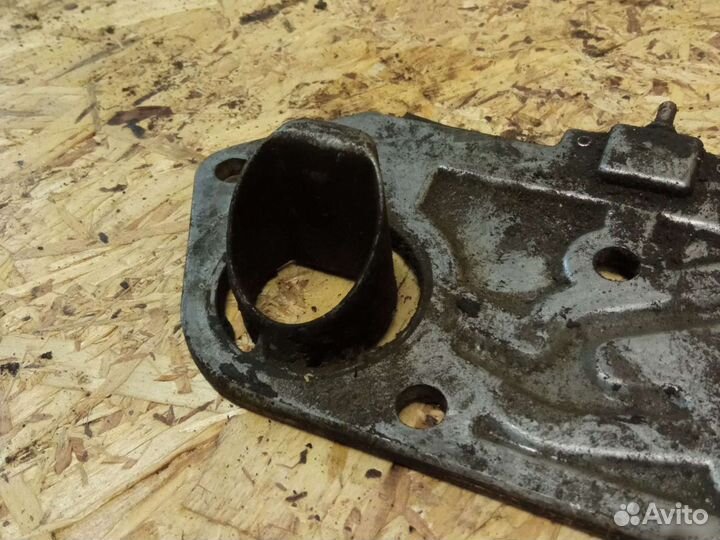 Фланец подогрева впускного коллектор Мercedes w124