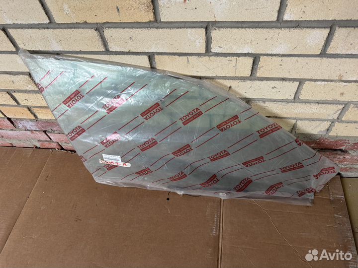 Стекло двери пер пр Toyota Avensis T220 6810105020
