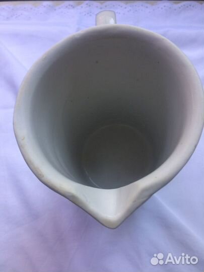 Фарфоровый кувшин