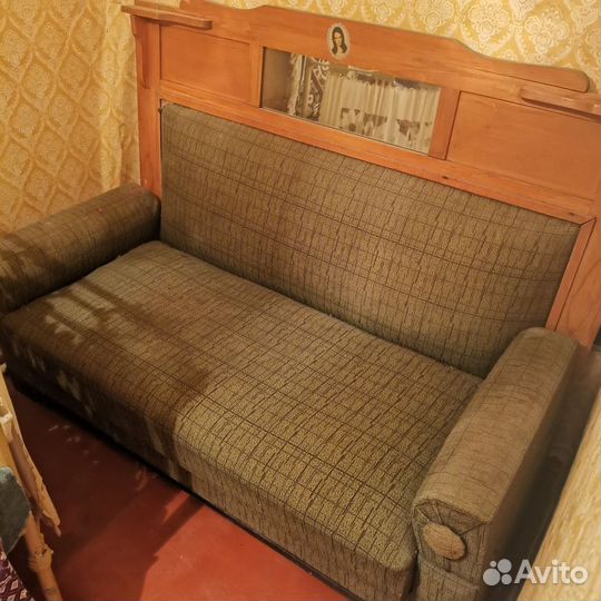 Старинный антикварный диван