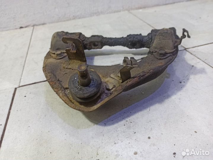 Рычаг передний левый верхний