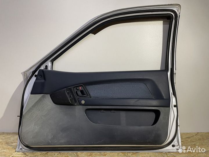 Mitsubishi Mirage Дверь передняя правая