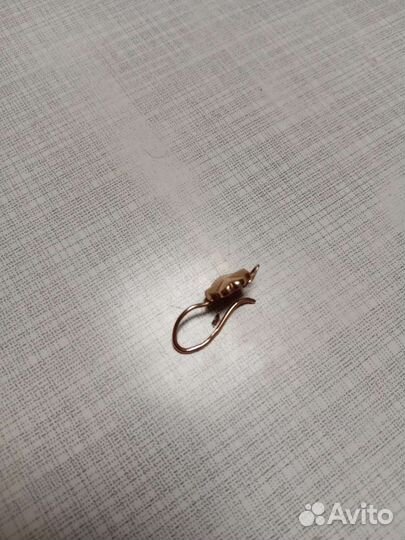 Золотая серёжка и брошь