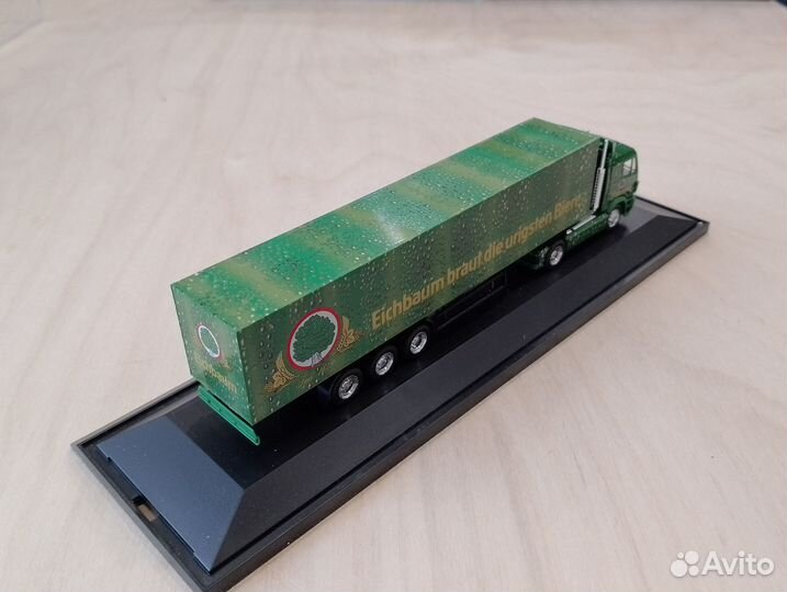 Mercedes Benz SK в боксе