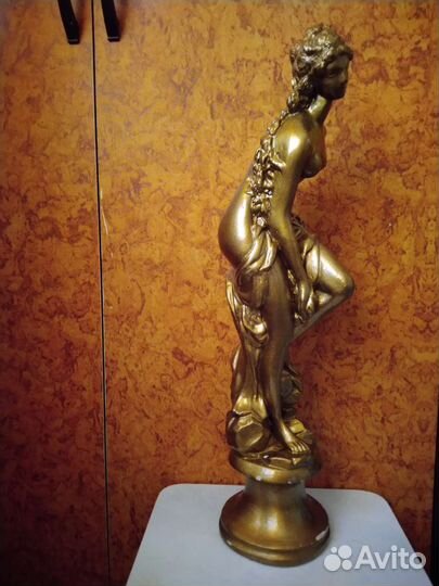 Статуэтка купальщица