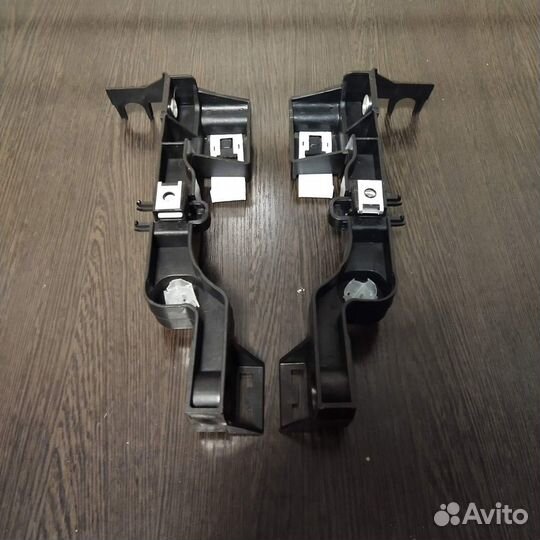 Dodge RAM 1500 кронштейн фары 2009- 68222826AB