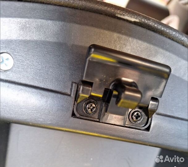 Защелка (крючок) подлокотника для Toyota