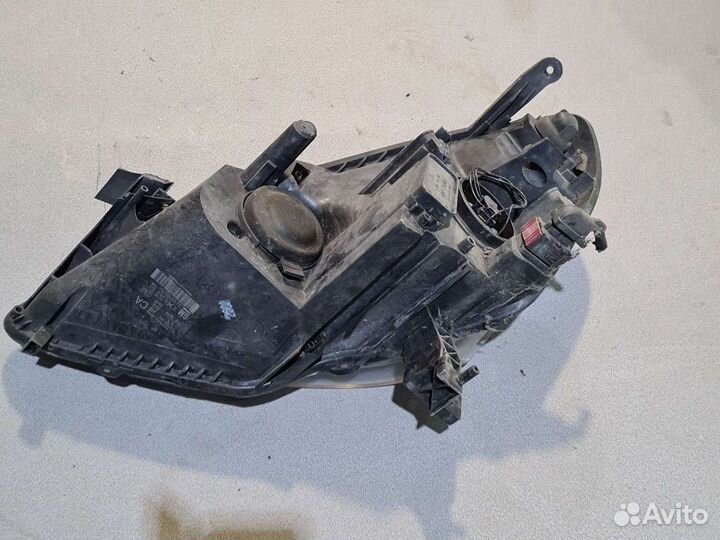 Опель Зафира в передняя фара правая