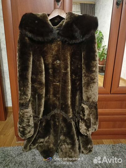 Шуба мутоновая с капюшоном 48
