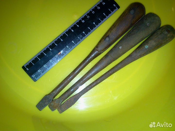 Отвёртка. Чапельник. Угольник. Топорик