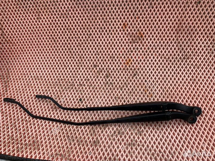 Поводок стеклоочистителя LADA vesta