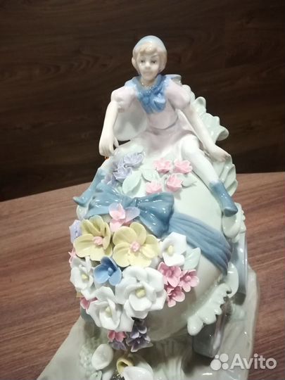 Карета фарфоровая